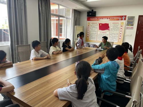 学生座谈会.jpg
